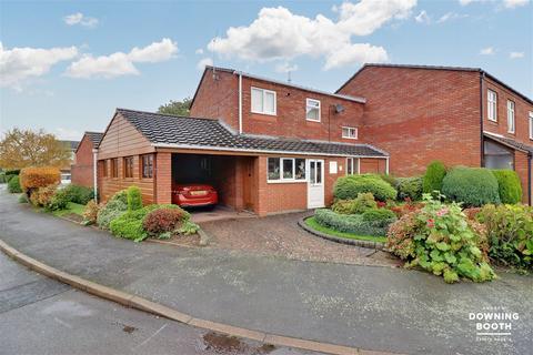 3 bedroom end of terrace house for sale, Lincoln Close, Lichfield WS13