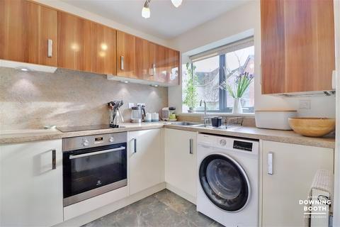 2 bedroom semi-detached house for sale - Cairns Close, Lichfield WS14