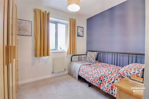 4 Cairns Close, Lichfield, WS14 9TP