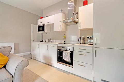 2 bedroom apartment for sale, Beatrice Court, Lichfield WS13