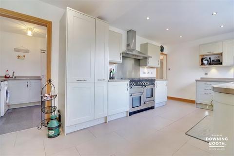 17 Anson Avenue, Lichfield, WS13 7EU