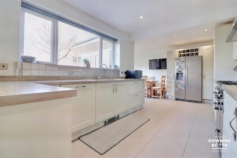 17 Anson Avenue, Lichfield, WS13 7EU