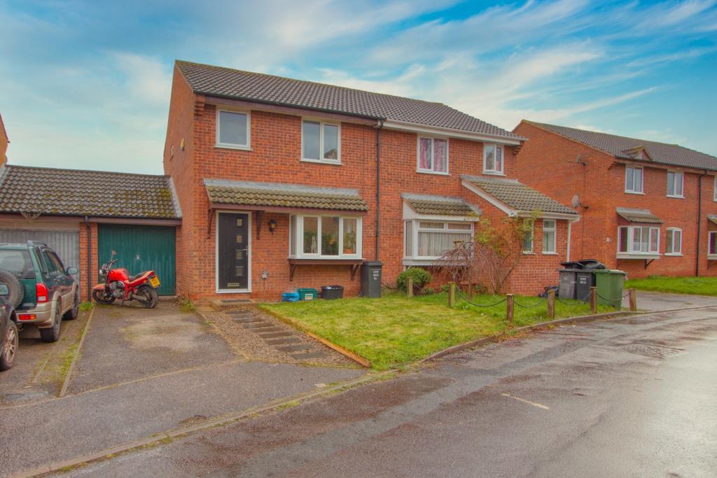 10 DERWENT GROVE, TAUNTON 3 bed semidetached house for sale £260,000