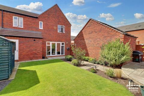 2 Lakin Lane, Fradley, Lichfield, WS13 8SW