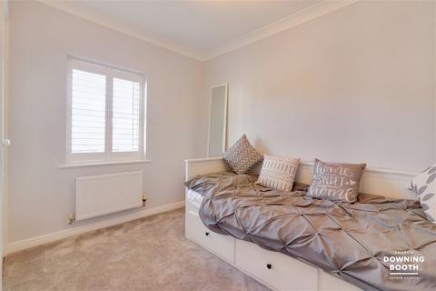 2 Thropp Close, Lichfield, WS13 8FP