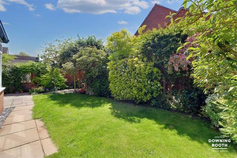 2 Thropp Close, Lichfield, WS13 8FP