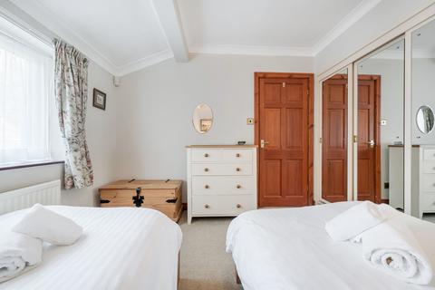 2 Priory Grange, Windermere, LA23 1BF