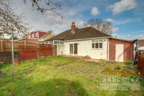 3 bedroom bungalow for sale - Farndale Crescent, Greenford, UB6