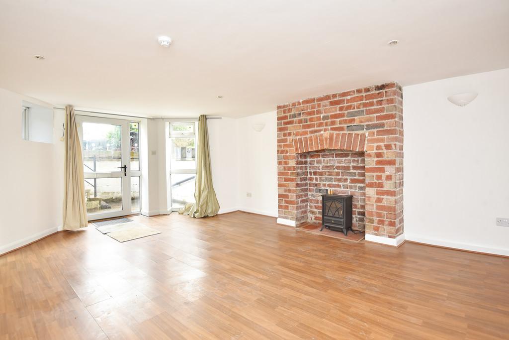 Mornington Crescent, Harrogate 1 bed flat for sale £135,000