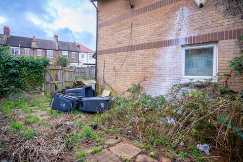 52 Coe Avenue, London, SE25 5HW