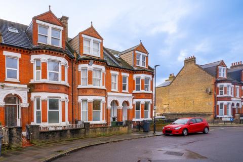 4 bedroom flat for sale, Gubyon Avenue, London SE24