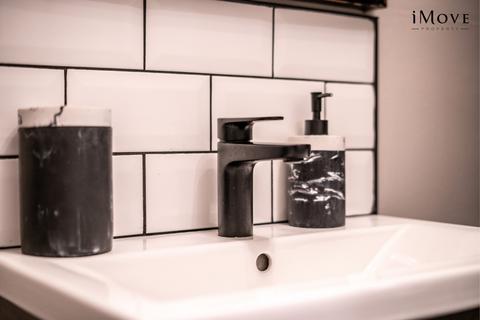 Flat 5, 17 Hamlet Road, London, SE19 2AP