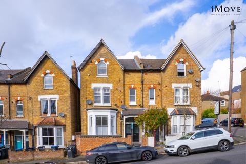 Flat 2, 28 Rockmount Road, London, SE19 3ST