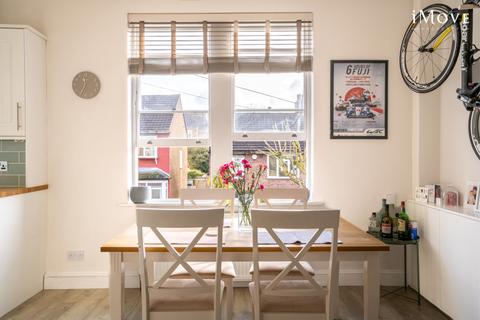 Flat 2, 28 Rockmount Road, London, SE19 3ST