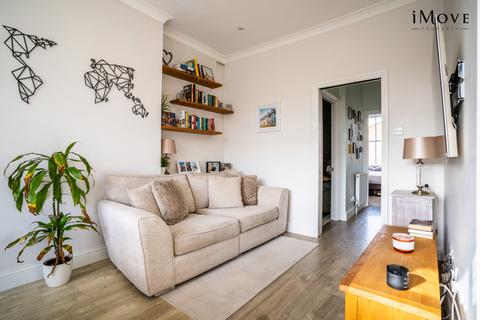 Flat 2, 28 Rockmount Road, London, SE19 3ST