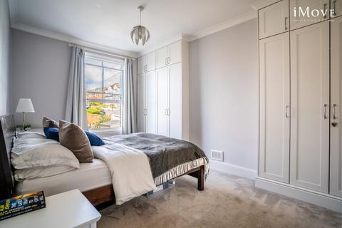 Flat 2, 28 Rockmount Road, London, SE19 3ST
