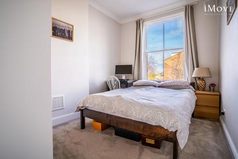 Flat 2, 28 Rockmount Road, London, SE19 3ST