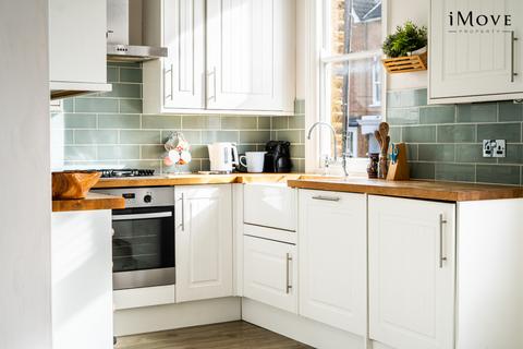 Flat 2, 28 Rockmount Road, London, SE19 3ST
