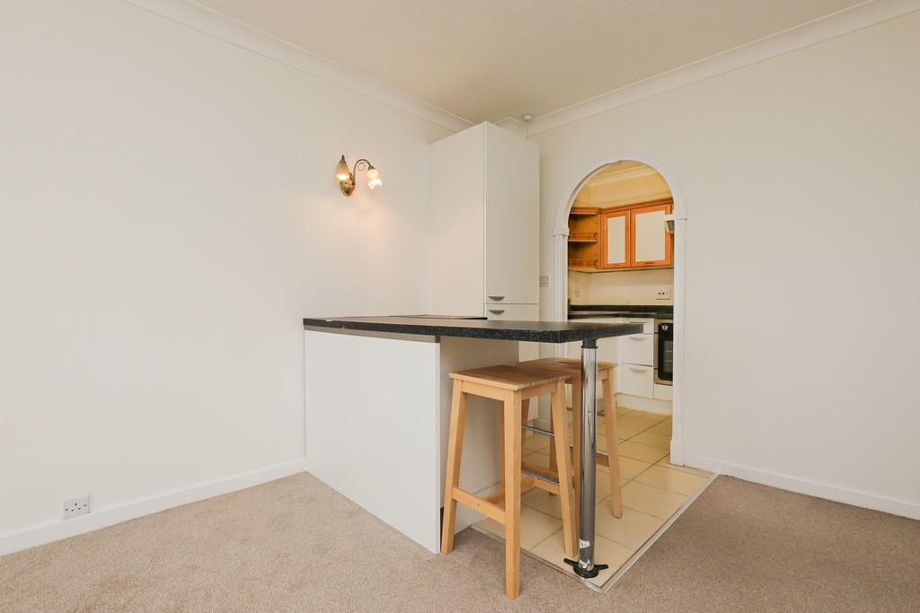 Linkfield Lane, Redhill 1 bed retirement property £1,000 pcm (£231 pw)