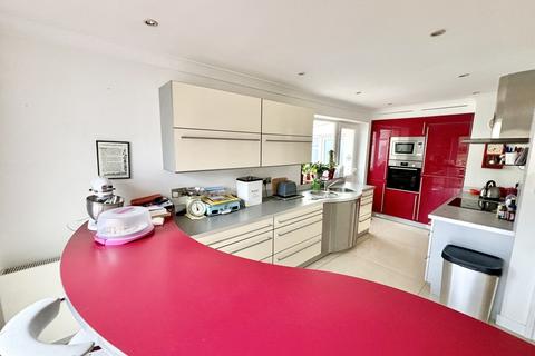 18 Lytham Road, Broadstone, BH18 8JS
