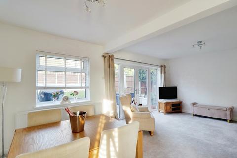 4 bedroom detached house for sale - The Chimes, South Benfleet