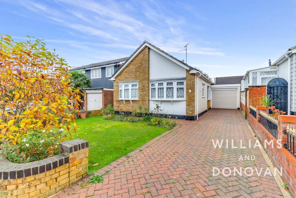 Parkstone Avenue, Thundersley 2 bed detached bungalow for sale £375,000