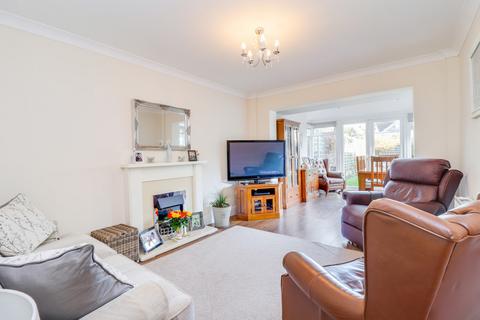 29 Broomfield, Benfleet, SS7 2SR