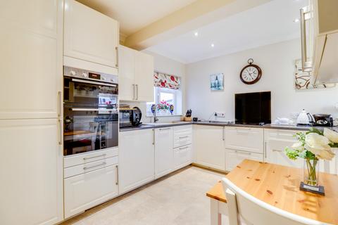 29 Broomfield, Benfleet, SS7 2SR