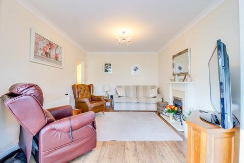 29 Broomfield, Benfleet, SS7 2SR
