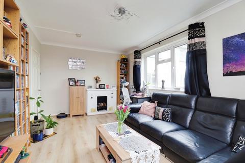 2 bedroom flat for sale, Westbury Terrace, Upminster