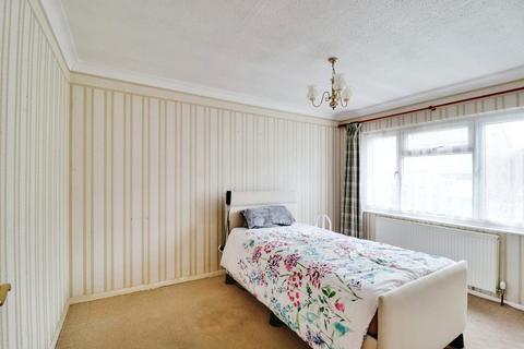 3 bedroom chalet for sale, Kimberley Road, South Benfleet