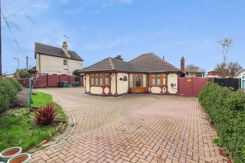 4 bedroom detached bungalow for sale, Pound Lane, Bowers Gifford