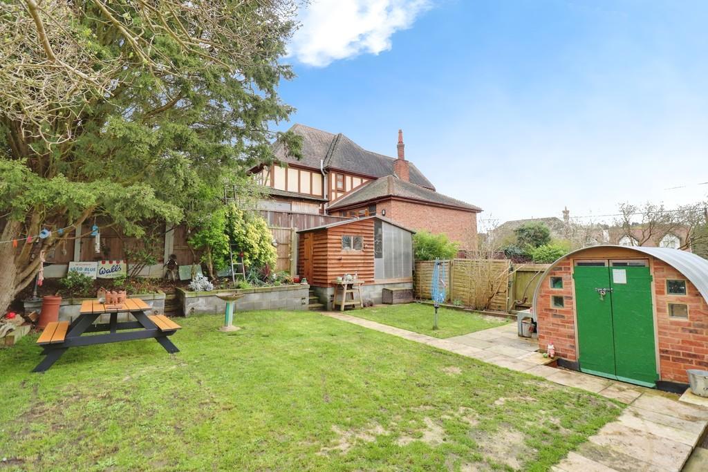 Thundersley Park Road, South Benfleet 4 bed detached house for sale £