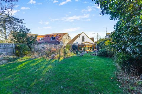 3 bedroom chalet for sale, Una Road, Bowers Gifford