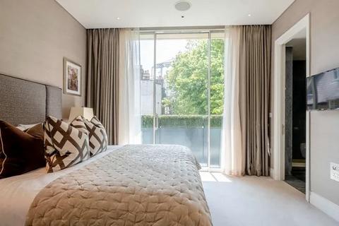 2 bedroom triplex to rent, Green Street, London W1K