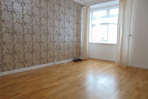 3 bedroom ground floor flat to rent, Crewe Crescent, Edinburgh EH5