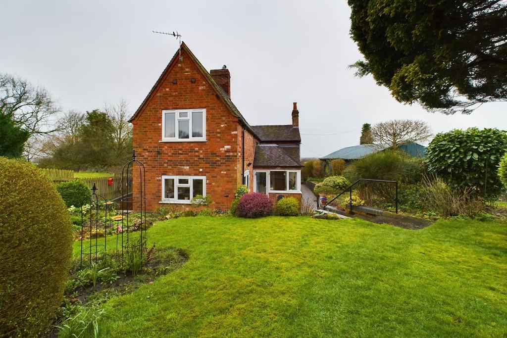 Stowe Lane, StowebyChartley 3 bed detached house for sale £495,000