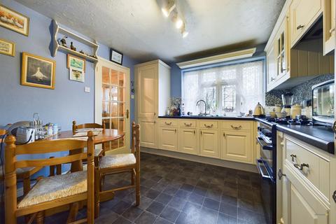28 Mallens Croft, Bramshall, Uttoxeter, ST14 5NG