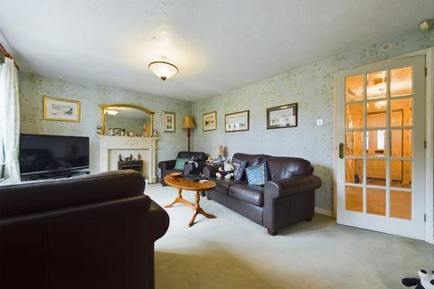 28 Mallens Croft, Bramshall, Uttoxeter, ST14 5NG