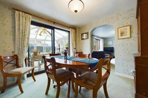 28 Mallens Croft, Bramshall, Uttoxeter, ST14 5NG