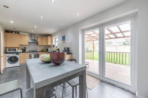 39 Tintagel Drive, Stanmore, HA7 4SR