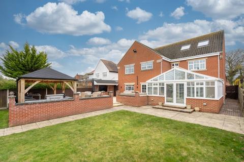 5 bedroom detached house for sale, Yarmouth Road, Lowestoft