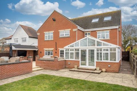 5 bedroom detached house for sale, Yarmouth Road, Lowestoft