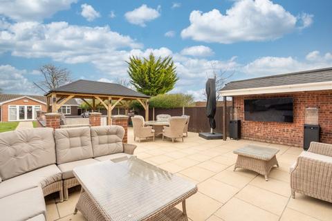 5 bedroom detached house for sale, Yarmouth Road, Lowestoft