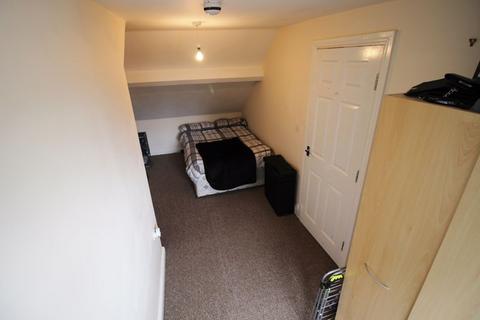 6 bedroom semi-detached house for sale - Langdale Avenue, Leeds