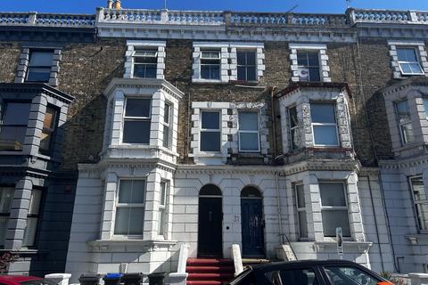 2 bedroom apartment to rent, Edgar Road, Cliftonville