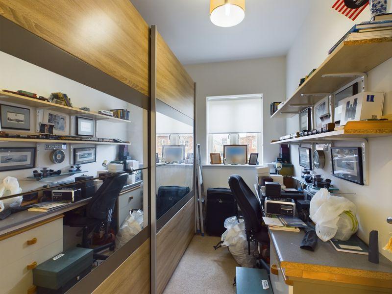 Bedroom 3/office