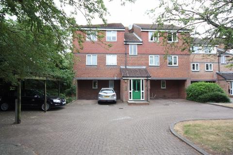 2 bedroom flat for sale - Adrienne Avenue, Southall