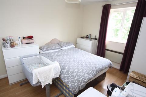 2 bedroom flat for sale, Adrienne Avenue, Southall