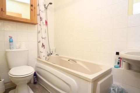 Flat 5, 50 Adrienne Avenue, Southall, UB1 2QW